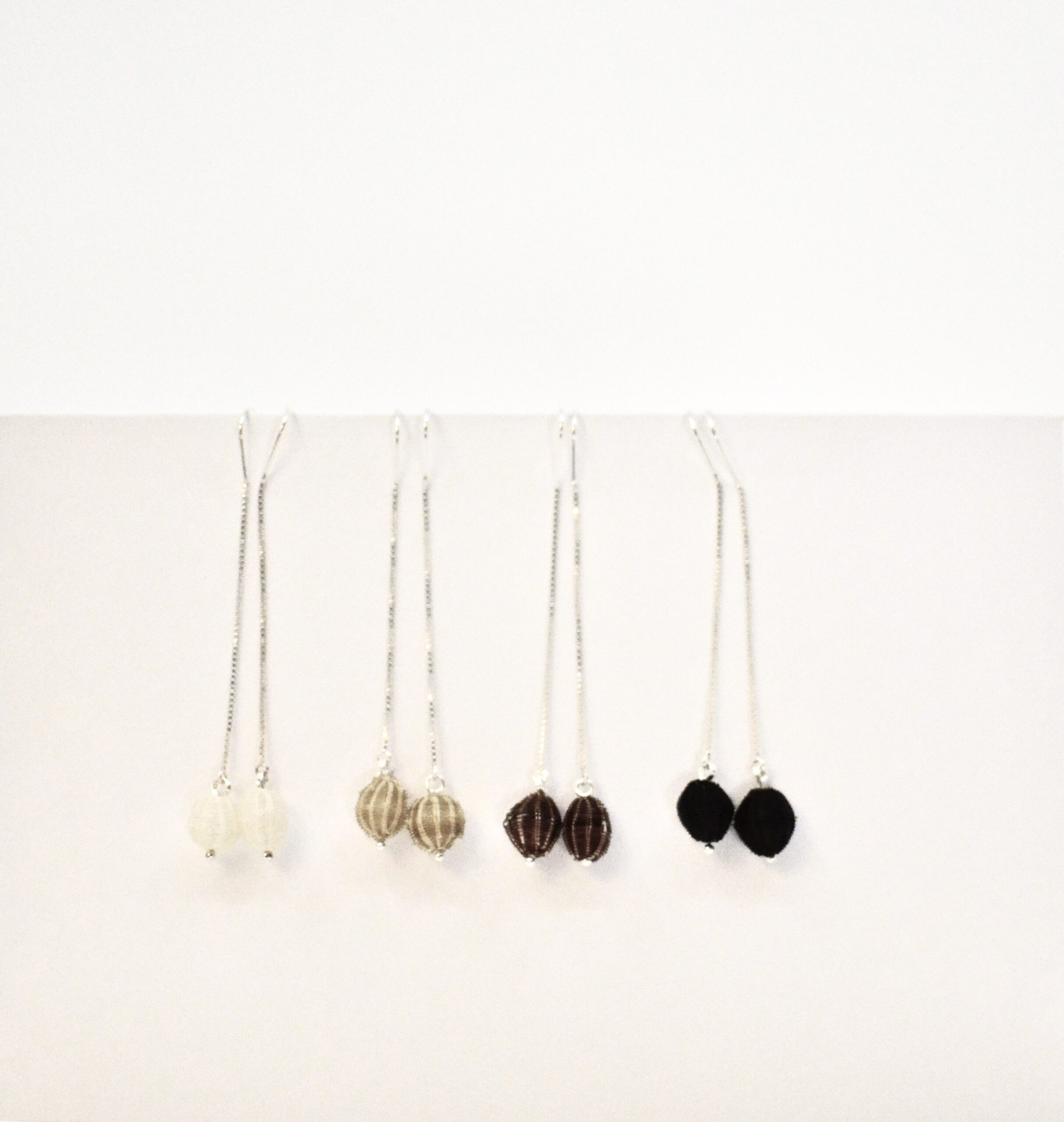 fullsizeoutput_13d4 Bijou en crin de cheval tissé par Zoë Montagu.