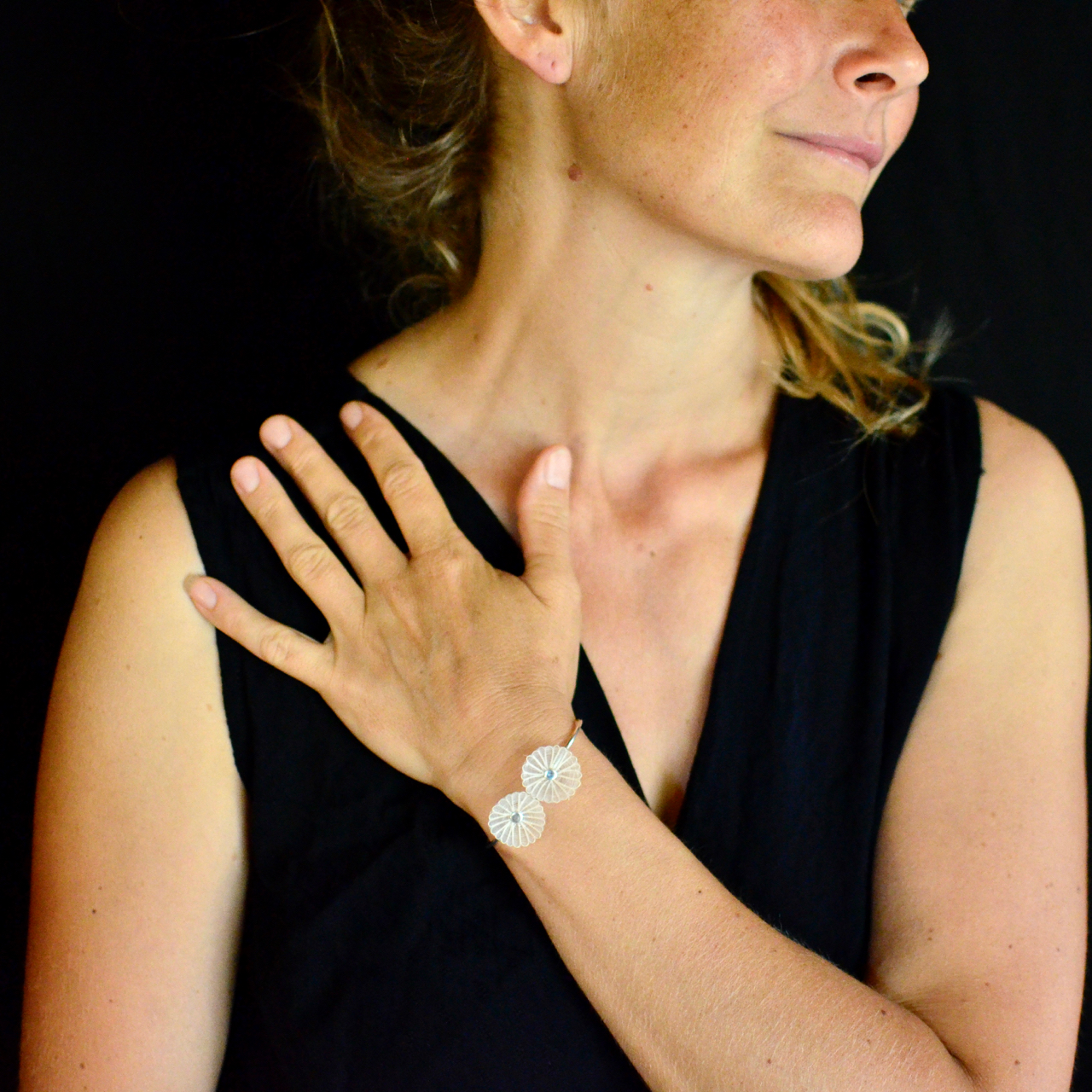 BRACELET porté - Bijou en crin de cheval - Zoë Montagu - 1